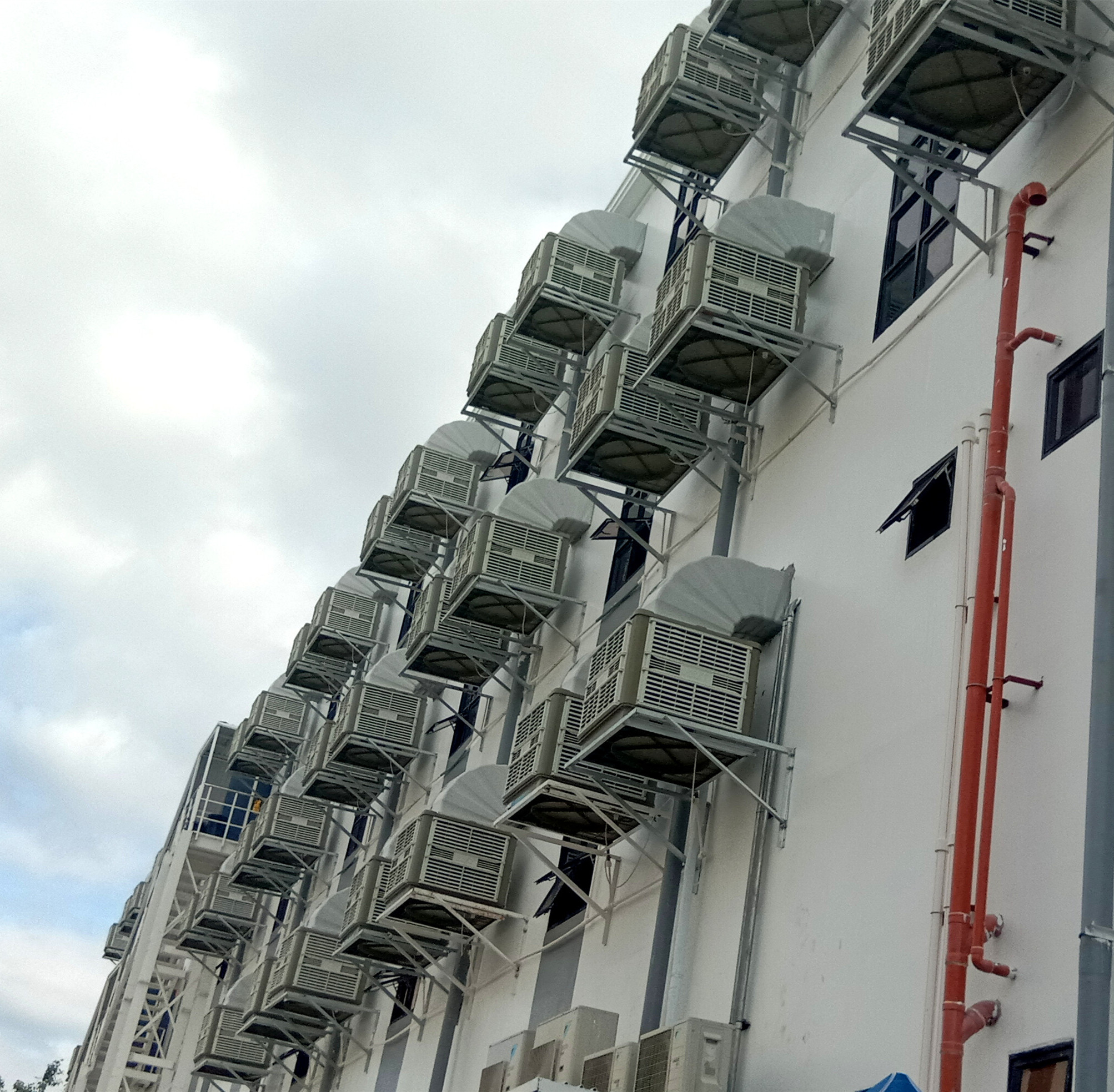 夏季员工工作效率慢，节能环保空调帮你节约成本