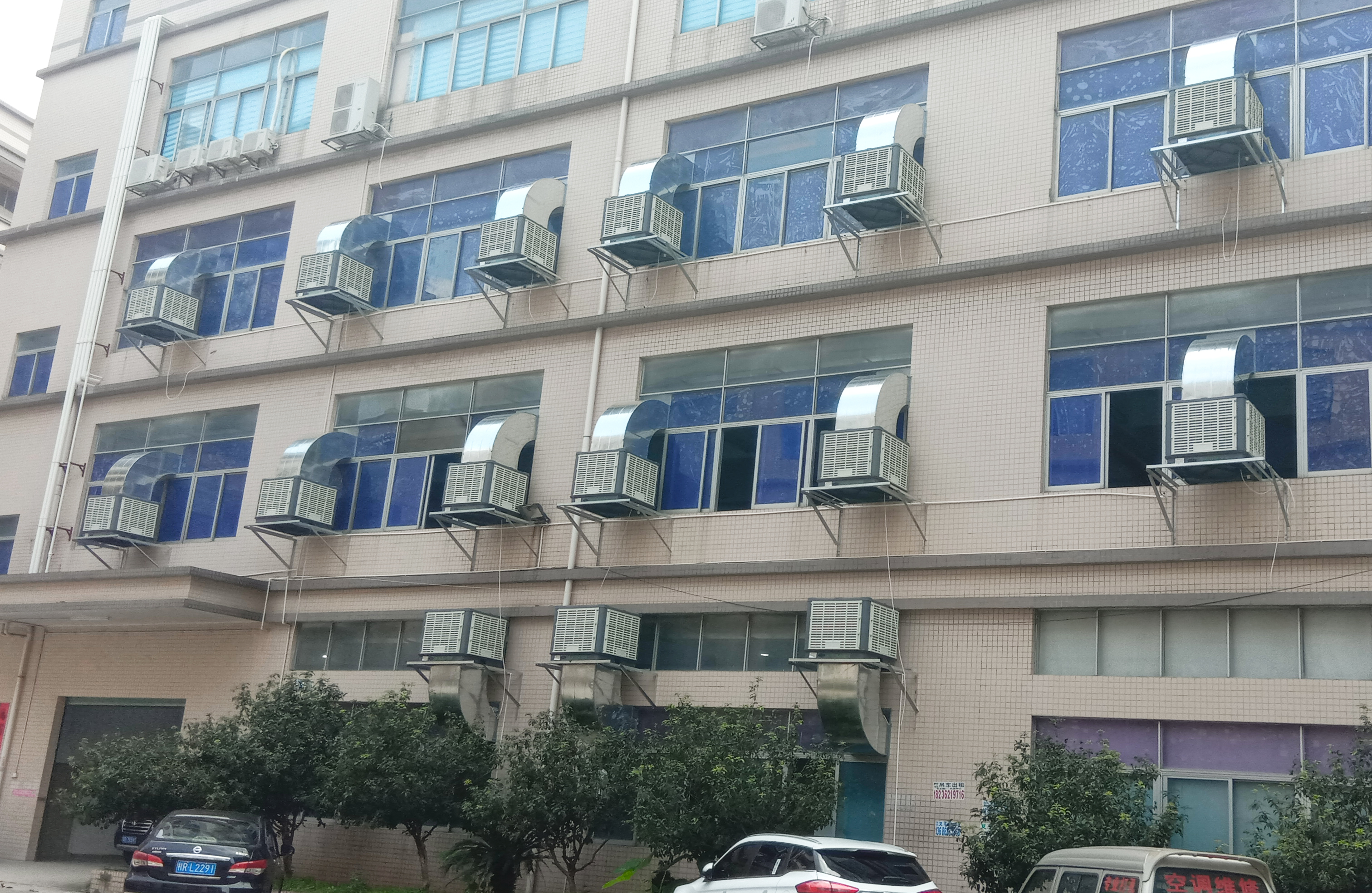 什么让各类敞开式工厂车间告别闷热？环保空调有答案！